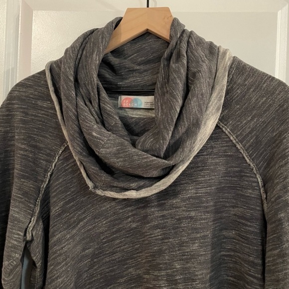 Free People Beach Cocoon Cowl Neck
Pullover Sweater Top Grey - Picture 2 of 7